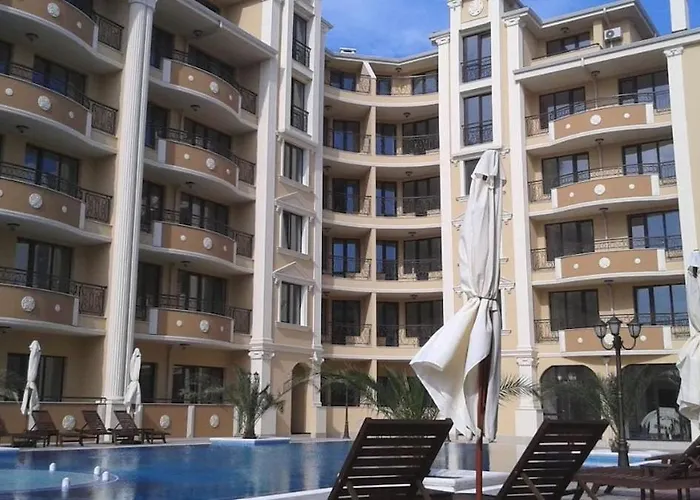 Lazur, Flora Apartment